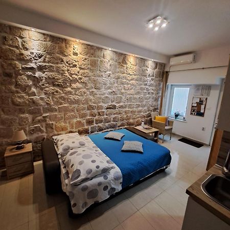 Studio Apartment Legcevic Kaštela Kültér fotó