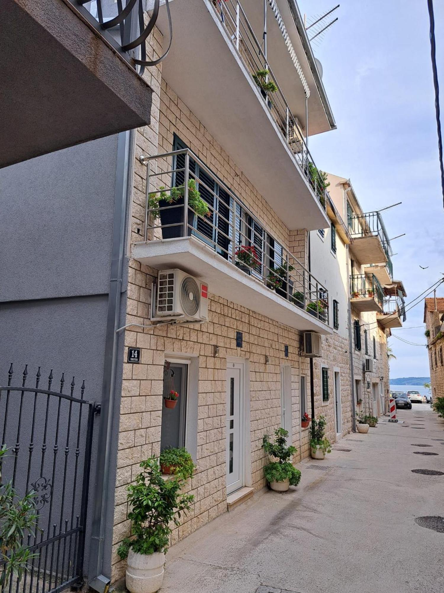 Studio Apartment Legcevic Kaštela Kültér fotó