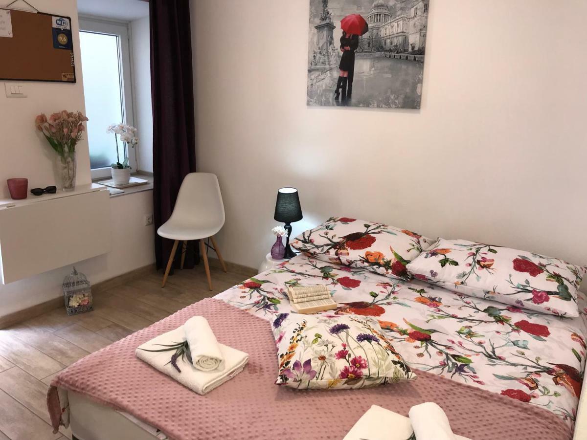 Studio Apartment Legcevic Kaštela Kültér fotó