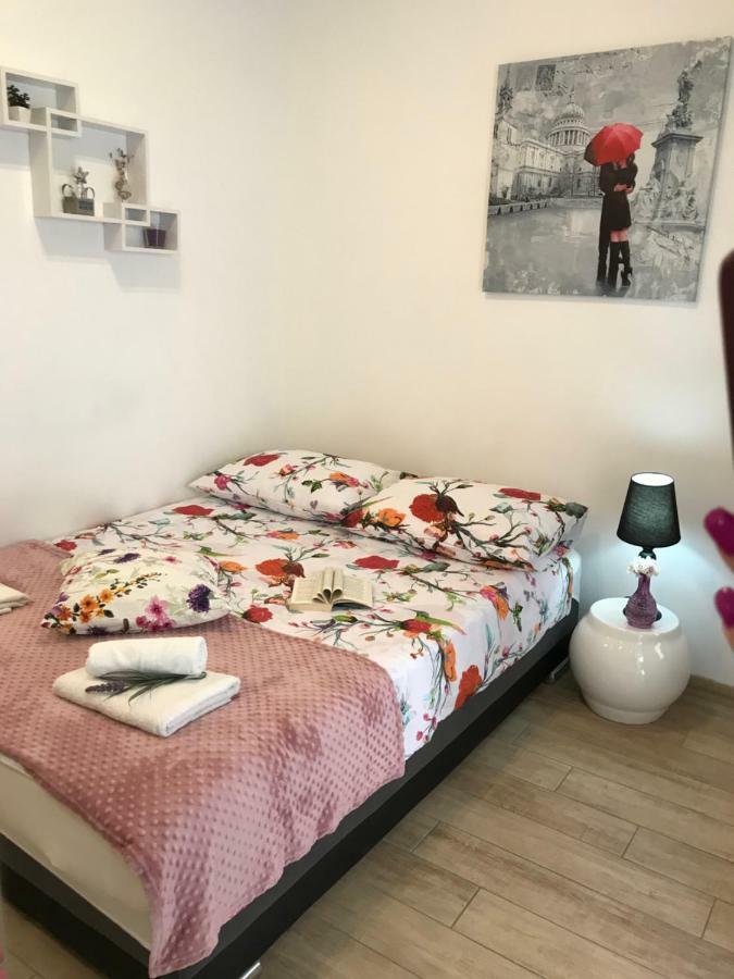 Studio Apartment Legcevic Kaštela Kültér fotó