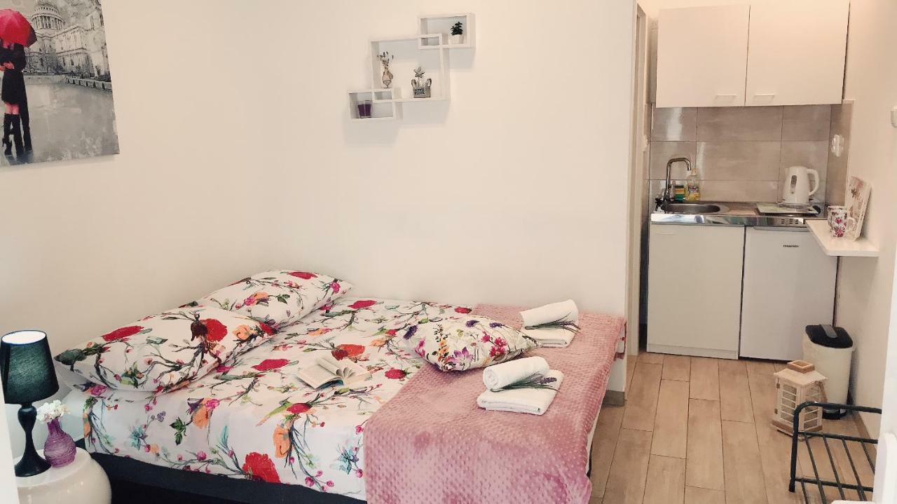 Studio Apartment Legcevic Kaštela Kültér fotó