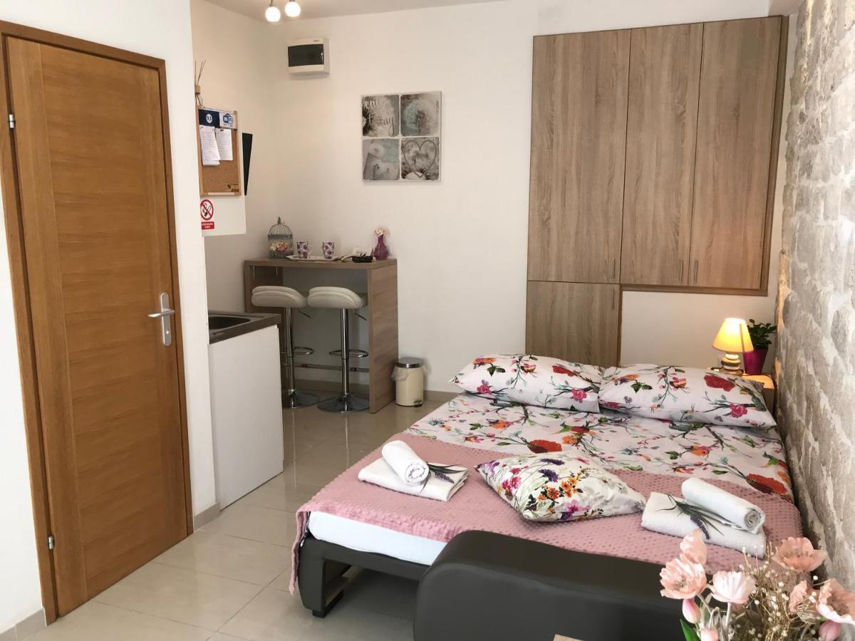 Studio Apartment Legcevic Kaštela Kültér fotó
